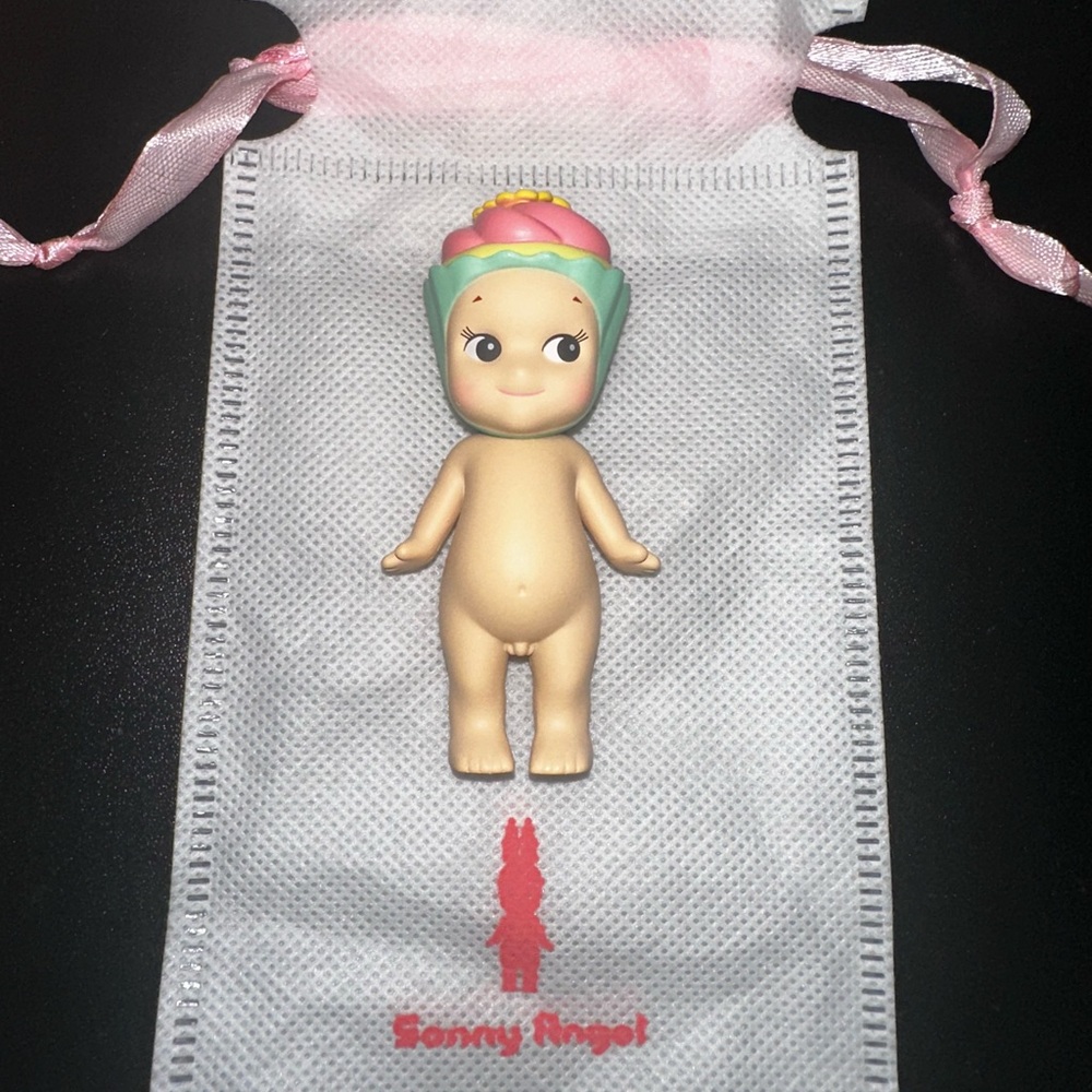 100% authentic Sonny Angel (cupcake). Brand new with original box